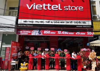 Viettel Store tưng bừng khai trương siêu thị mới tại Bắc Kạn, mua iPhone giá từ 10,490 triệu, phiếu quà tặng trị giá tới 1.050.000đ