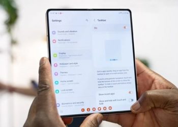 Tấm nền OLED của Galaxy Z Fold4