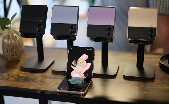 Thử nghiệm độ bền của Z Flip4 