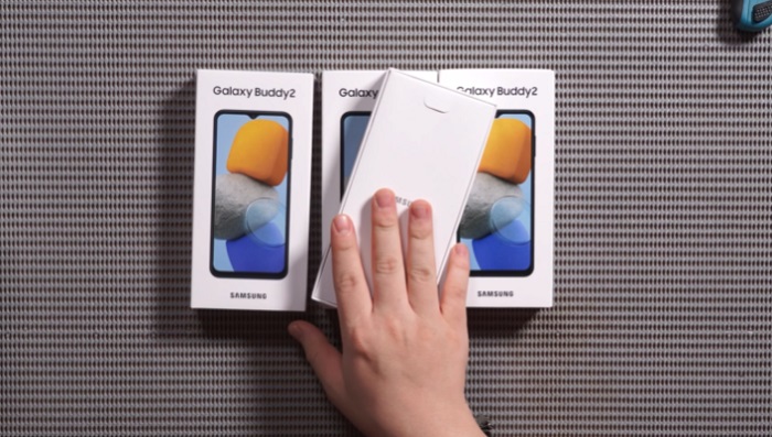 trên tay Galaxy Buddy2