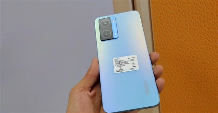 OPPO A77 hứa hẹn sẽ mang lại cảm giác thoải mái và chắc tay cho bạn khi sử dụng