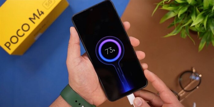 POCO M4 5G được cung cấp năng lượng bởi viên pin 5.000 mAh, hỗ trợ sạc nhanh 18 W.