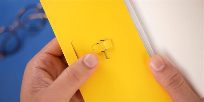 Que chọc SIM đi kèm với POCO M4 5G