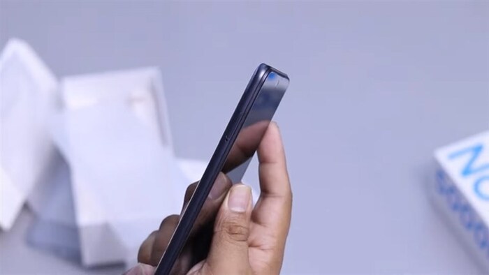 Còn cạnh trái của Redmi Note 11 SE 5G sẽ là nơi đặt khe SIM