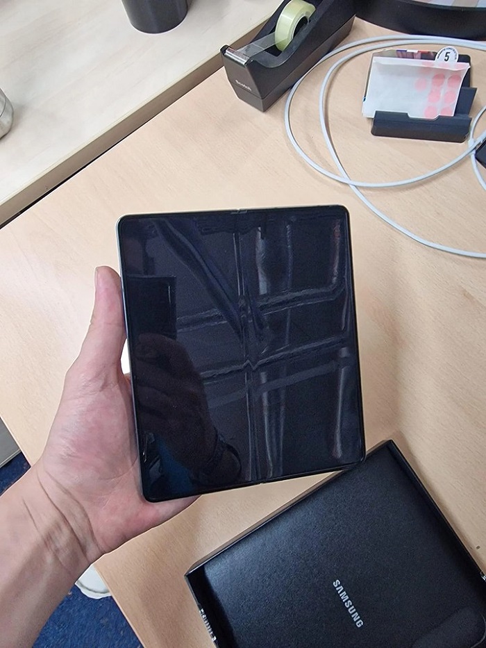 trên tay Samsung Galaxy Z Fold4