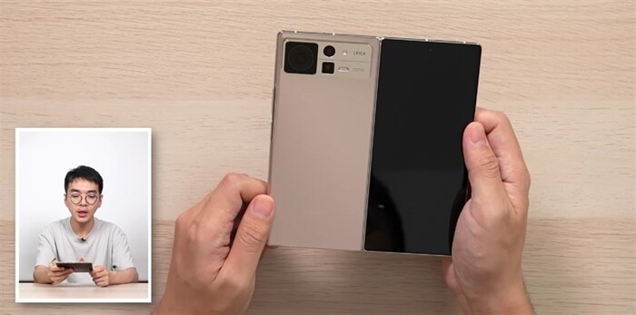 Cuối cùng là nhân vật chính của chúng ta Xiaomi MIX Fold 2 siêu mỏng cánh
