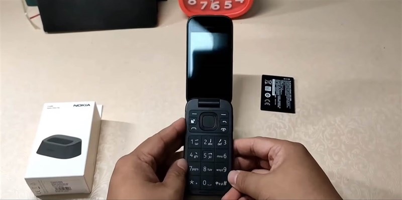 Trên tay Nokia 2660 Flip