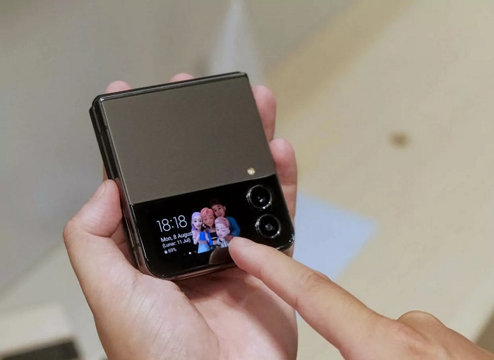 trên tay Samsung Galaxy Z Flip4