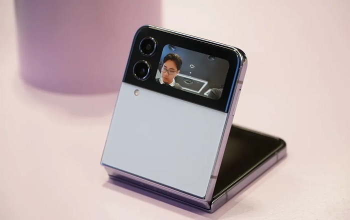 trên tay Samsung Galaxy Z Flip4
