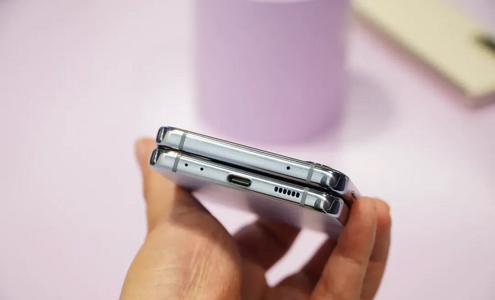 trên tay Samsung Galaxy Z Flip4