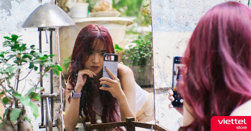 Thỏa sức pose dáng với Flex Cam trên Galaxy Z Flip4, linh hoạt chẳng ngại mưa gió
