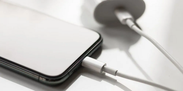 Apple công bố: Sạc cho iPhone 14 Pro Max lên 50% chỉ trong khoảng 30p.