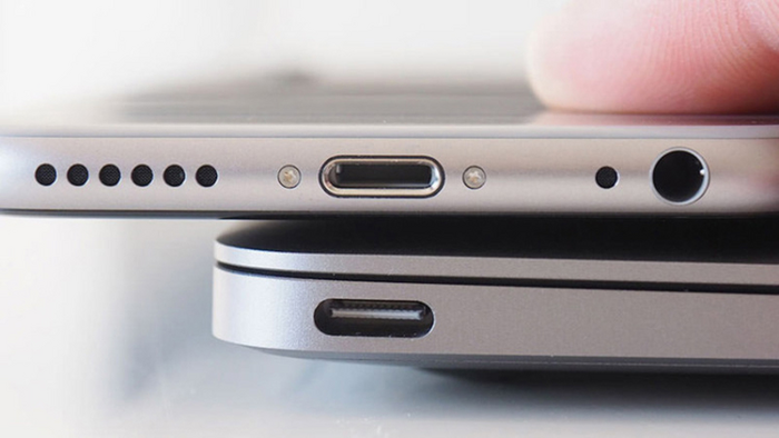 Cổng Lightning có tốc độ kết nối chậm hơn khá nhiều so với iPhone 14 USB-C
