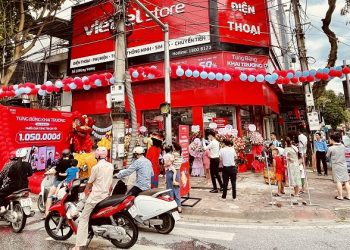 Tưng bừng khai trương siêu thị Viettel Store mới tại Bình Dương, tặng voucher mua sắm giá trị tới 1.050.000đ