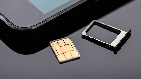 iPhone 14 đã không còn sự xuất hiện của khe cắm SIM vật lý