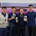 Khách hàng đặt trước iPhone 14 háo hức nhận máy ngày mở bán chính thức tại Viettel Store