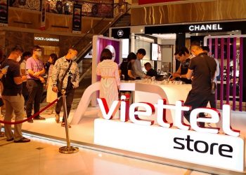 Viettel Store tổ chức sự kiện đặc biệt trả hàng iPhone 14 tại Tràng Tiền Plaza