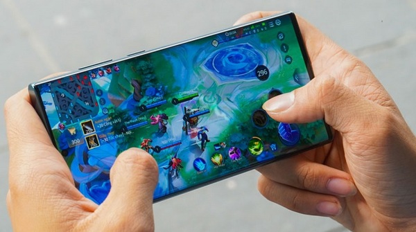 Galaxy S22 Ultra với màn hình cực rộng, cho hình ảnh lớn và trải nghiệm chơi game tuyệt đỉnh