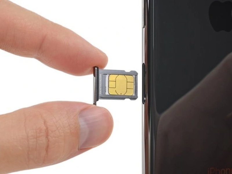 iPhone 14 2 SIM vật lý dễ dàng tháo lắp