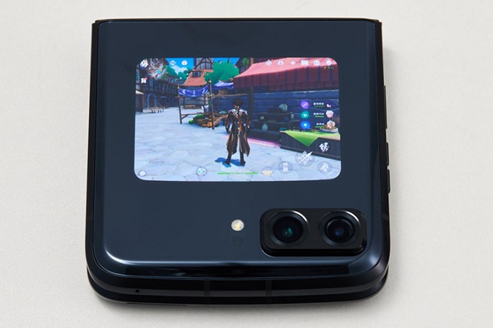 So sánh Motorola Razr 2022 và Samsung Galaxy Z Flip4