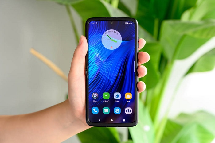 So sánh Motorola Razr 2022 và Samsung Galaxy Z Flip4