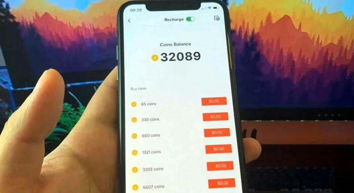 Ngoài nạp tiền mặt thì bạn có thể nhận miễn phí đồng coin này bằng cách chơi trò chơi hoặc trở thành một Hot TikToker