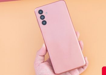 Trên tay Galaxy A04s: Smartphone chỉ 4 triệu nhưng pin siêu khỏe 5000 mAh, chip 8 nhân, và màn hình lớn