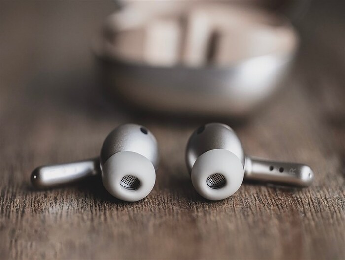 Khả năng chống ồn trên Xiaomi Buds 4 Pro được tập trung khá nhiều vào tính năng chống ồn