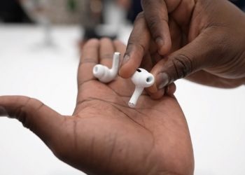 Trên tay AirPods Pro 2: Thiết kế tạo điểm nhấn, nhiều tính năng đặc biệt, thời lượng pin tốt hơn