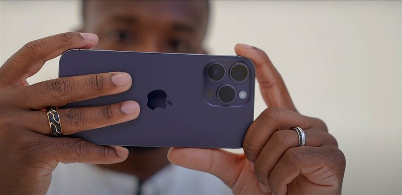 Trên tay iPhone 14 Pro: Màu sắc cực đẹp, màn hình đục lỗ, hiệu năng mạnh mẽ, camera “xịn sò”