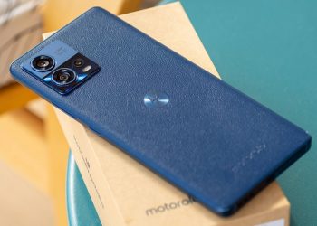 Trên tay Motorola Edge 30 Fusion: Thiết kế cao cấp, cấu hình khá mạnh mẽ, camera chất lượng, sạc nhanh 68W, giá khoảng 14,3 triệu đồng