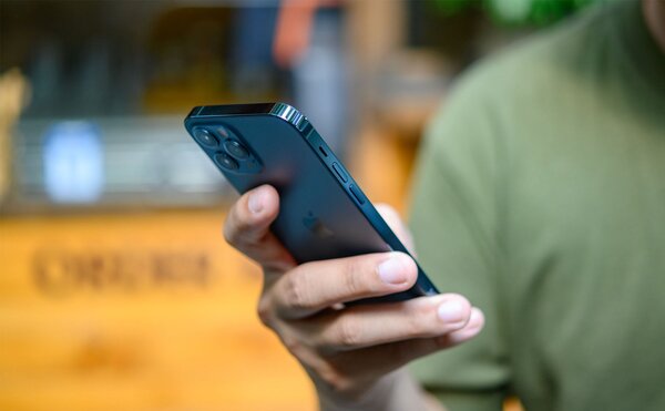 Trọng lượng của iPhone 14 Pro và 13 Pro là gần tương đương nhau