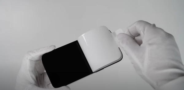 Bóc seal màn hình iPhone 14 Pro - Công đoạn yêu thích của bất cứ iFans nào!