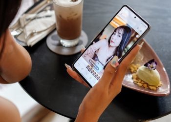 Cùng camera OIS của Galaxy A53 5G phá đảo 3 quán cafe hot rần rần trục đường Pasteur