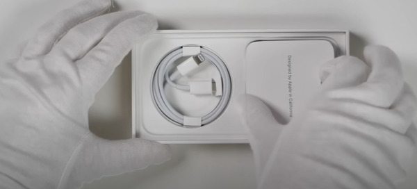 Hình ảnh bên trong ip14 đập hộp