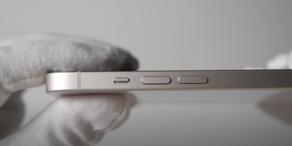 Khung viền iPhone 14 được làm từ chất liệu nhôm cao cấp bền bỉ và cứng cáp, sang trọng