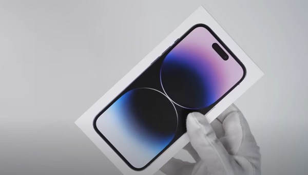Mặt trước của hộp đựng iPhone 14 Pro
