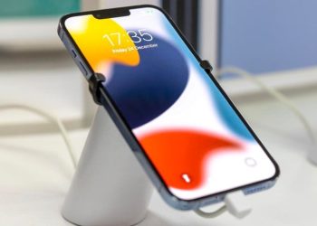 iPhone 14 Plus dùng sạc gì? Có sạc không dây không?