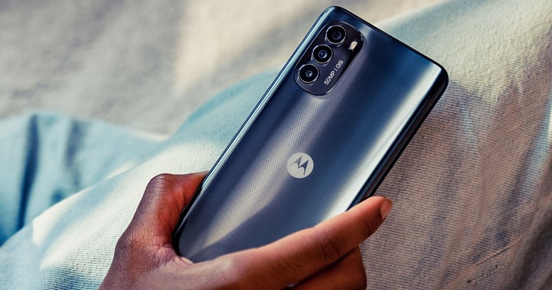 Mở hộp Motorola Moto G82: Smartphone tầm trung giá cực tốt