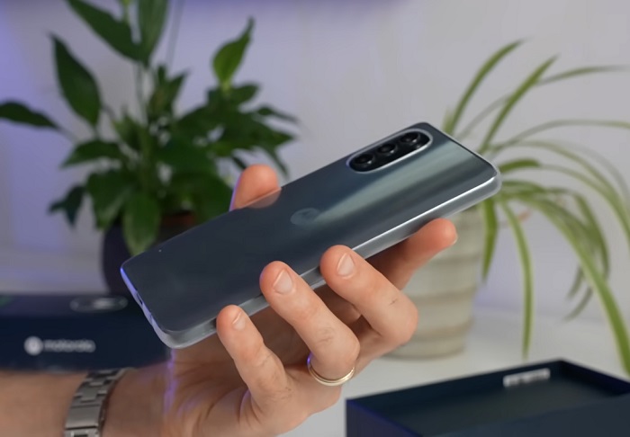 Mở hộp Motorola Moto G82