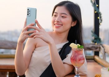 5 mẹo chụp ảnh cho người thương xinh lung linh dịp lễ Tết với Galaxy A73 5G
