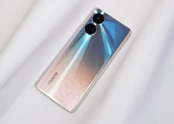 Trên tay realme 10 Pro+: Thiết kế “xịn sò”, camera khủng, giá hạt rẻ chưa đến 6 triệu đồng