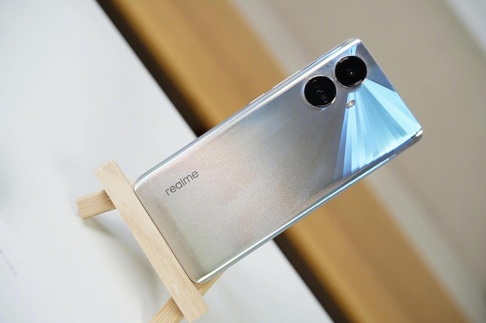 trên tay realme 10 Pro+