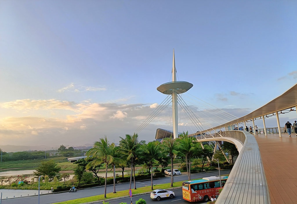 trên tay realme 10 Pro+