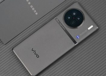 Trên tay Vivo X90 – Smartphone độc lạ, màn hình siêu to