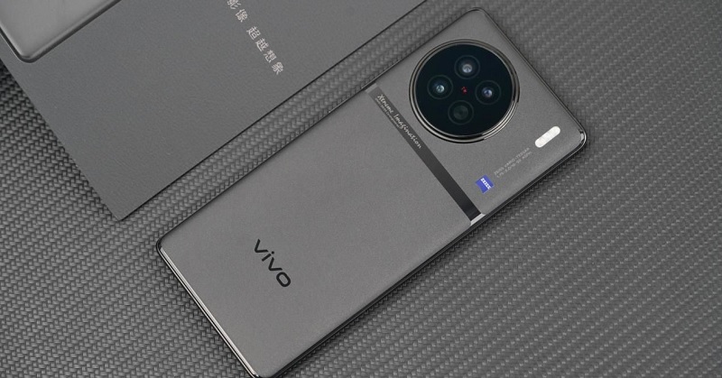 Trên tay Vivo X90 – Smartphone độc lạ, màn hình siêu to