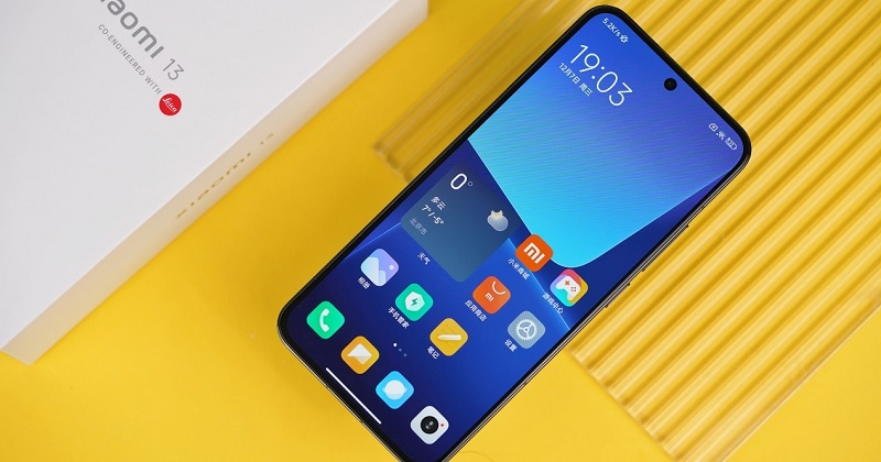 Trên tay Xiaomi 13: Camera “xịn sò”, hiệu năng mạnh mẽ đẹp hơn cả iPhone