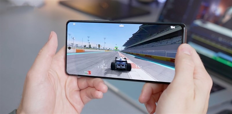 Vivo iQOO 11 có gì đặc biệt: Thiết kế sang trọng, chip Snapdragon 8 Gen 2 cực mạnh, màn hình 144Hz và hỗ trợ sạc siêu nhanh 120W