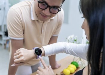 Còn gì thiết thực hơn sự quan tâm sức khỏe, qua quà tặng Tết bằng Galaxy Watch5 series và Buds2 Pro?