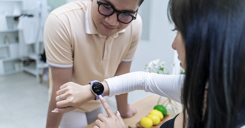 Còn gì thiết thực hơn sự quan tâm sức khỏe, qua quà tặng Tết bằng Galaxy Watch5 series và Buds2 Pro?